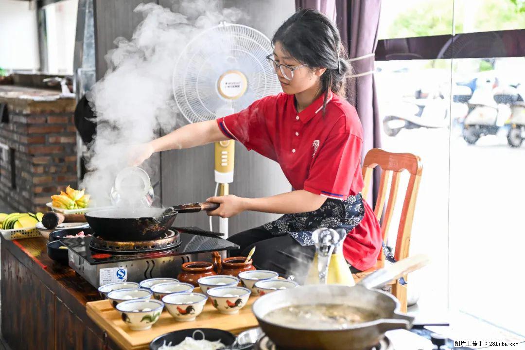全网追的“扁担女孩”，找了一份暑假工，时薪12元 - 滨州生活资讯 - 滨州28生活网 bz.28life.com